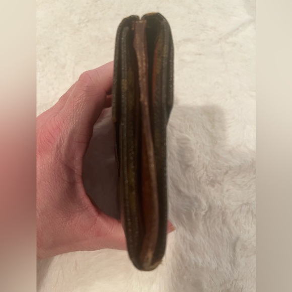 Authentic Vintage Louis Vuitton Elise Wallet - Picture 4 of 8